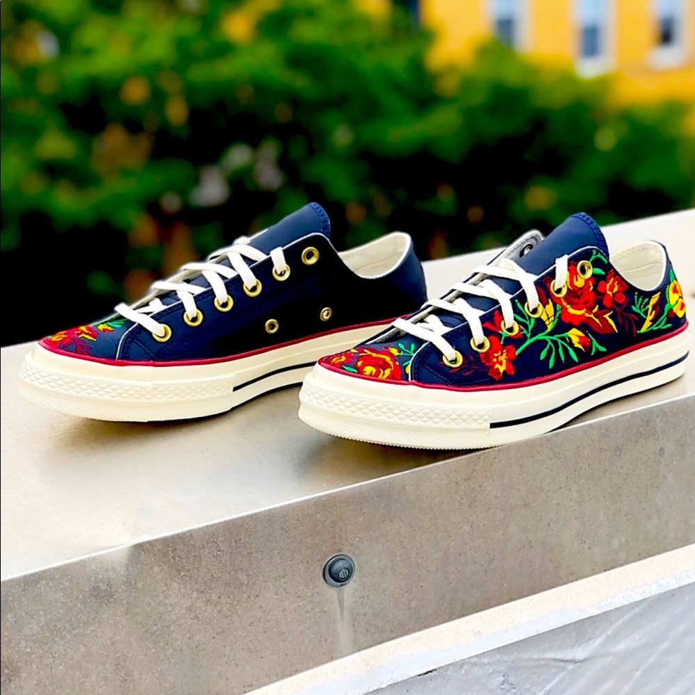 CONVERSE WOMENS CHUCK 70 LOW 'PARKWAY FLORAL EMBROIDERY' OBSIDIAN/CHERRY RED/EGR